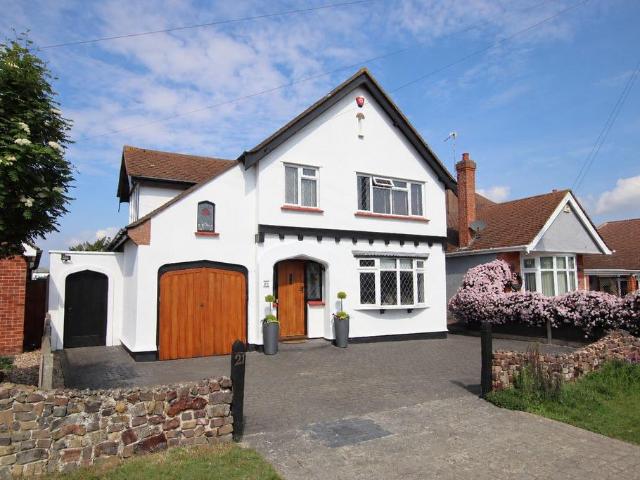 House for sale in Dale Hill, Essex