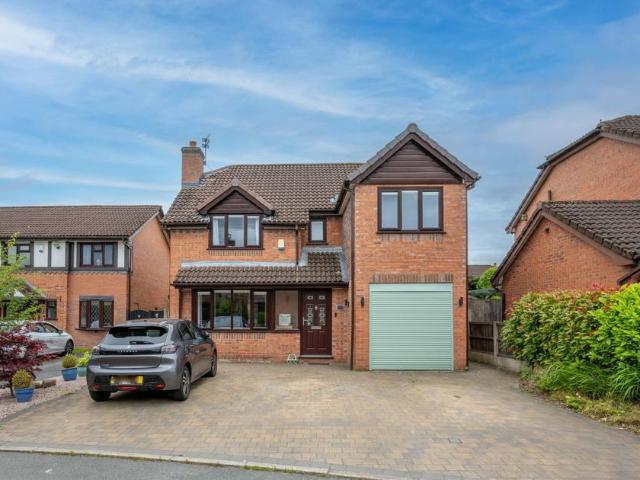 House for sale in Ellenbrook, Salford