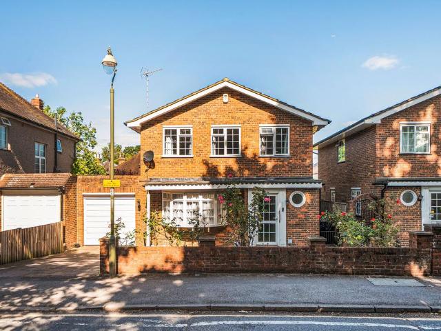 House for sale in Woodcote, Epsom
