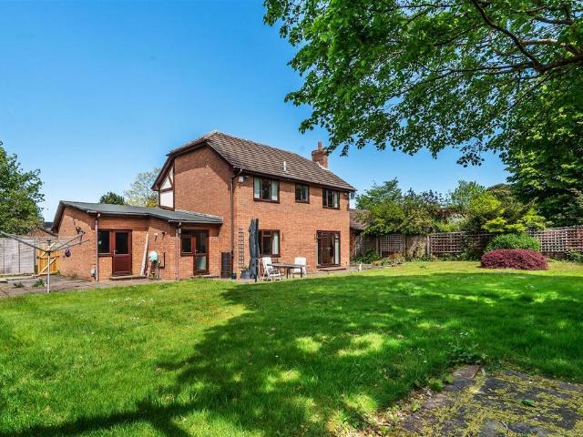 House for sale in Pachesham Park, Surrey