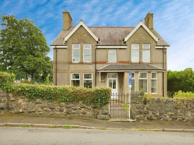 House for sale in Llanllyfni, Pen-y-groes