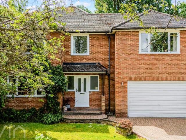 House for sale in London Borough of Croydon, Selsdon