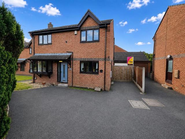 House for sale in Hut Green, Eggborough