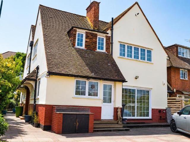 House for sale in North Sheen, Greater London