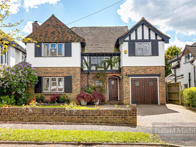 House for sale in London Borough of Croydon, Sanderstead