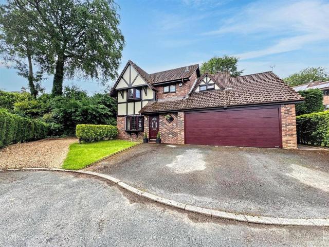 House for sale in Kingsley Moor, Staffordshire