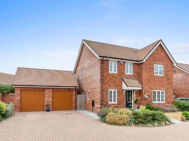 House for sale in Stoke Mandeville, Buckinghamshire