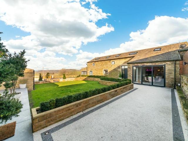 House for sale in Holme Valley, Hade Edge