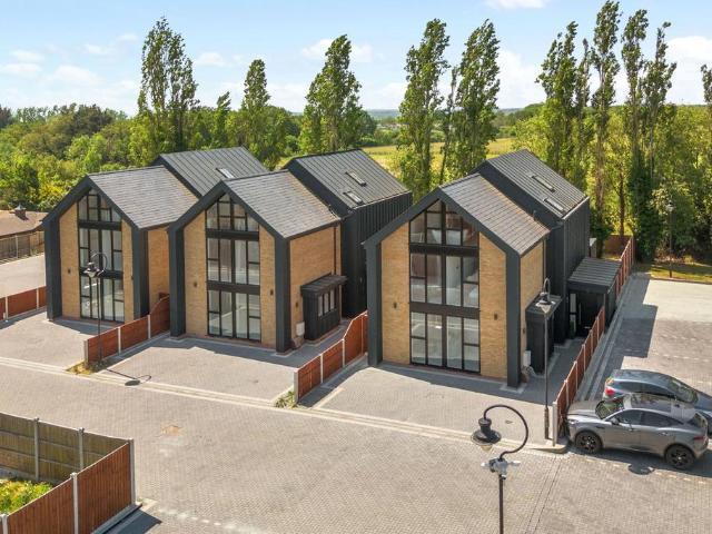 House for sale in Navestock Side, Essex