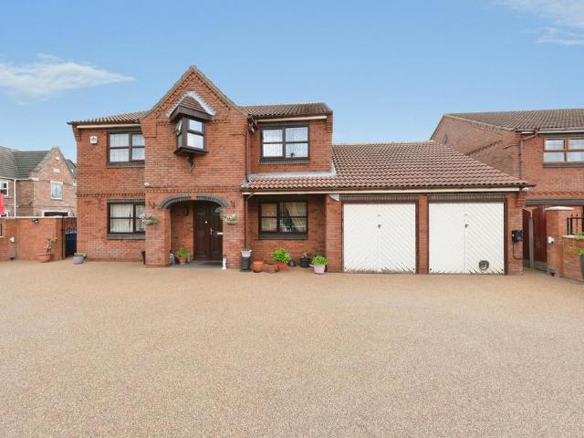 House for sale in Edenthorpe, South Yorkshire