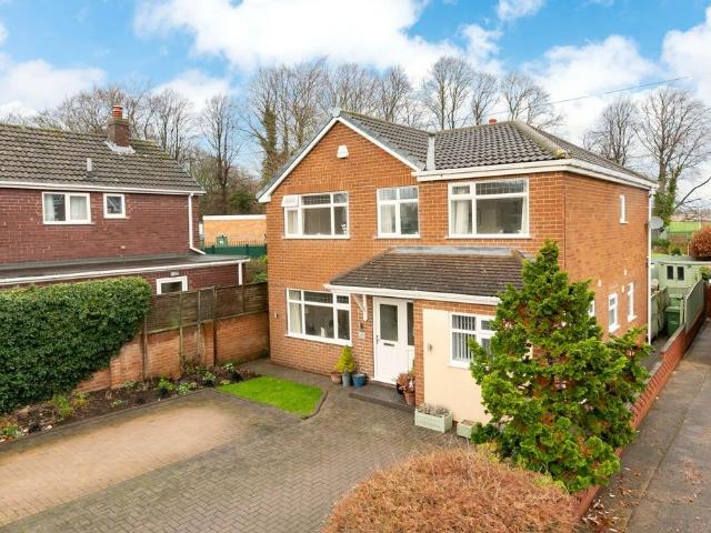 House for sale in Horbury Bridge, West Yorkshire