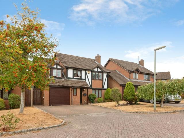 House for sale in Heol-las, Surrey