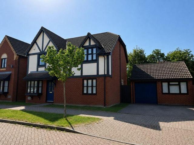 House for sale in Crownhill, Shenley Church End