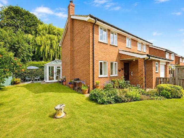 House for sale in Scruton