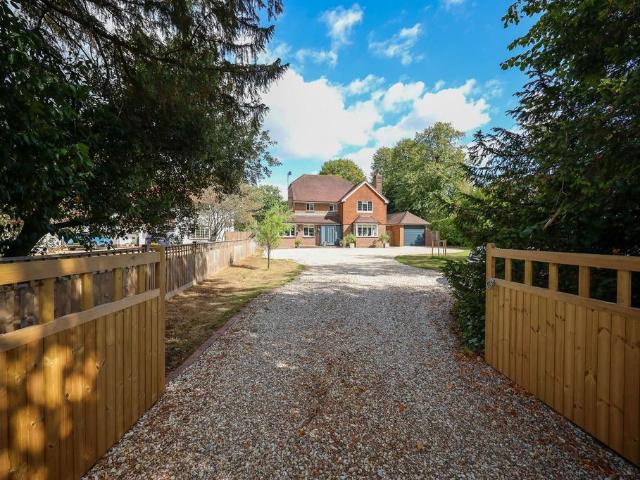 House for sale in World's End, Perryfields