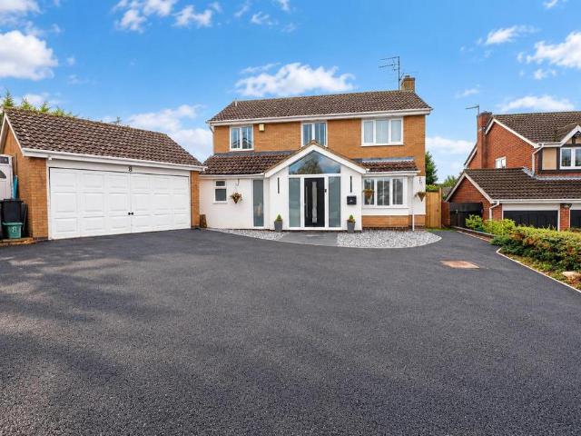 House for sale in Rushden, North Northamptonshire