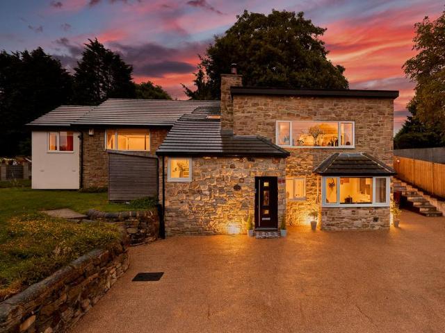 House for sale in Newmillerdam, West Yorkshire