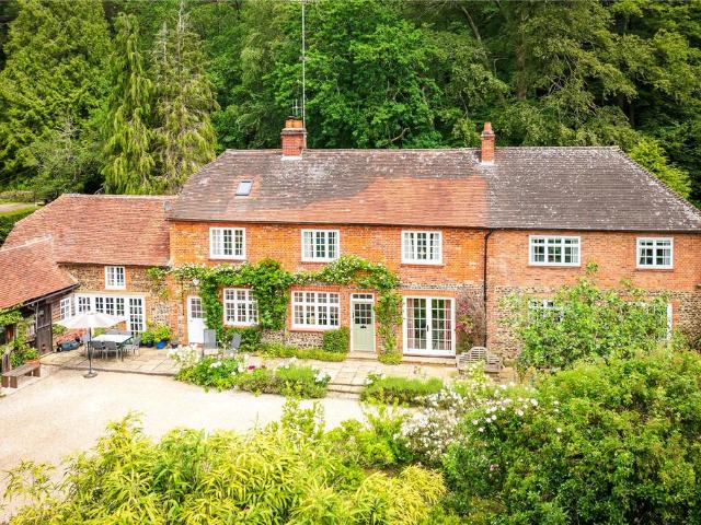 House for sale in Fole, Surrey