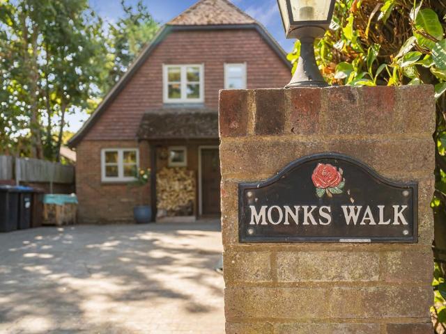 House for sale in Thorpe, Runnymede
