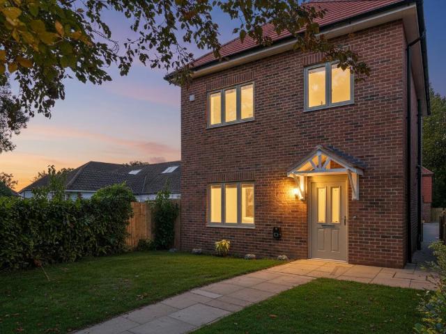 House for sale in Burstow, Hillview