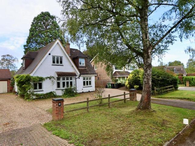 House for sale in Holywell, Studham