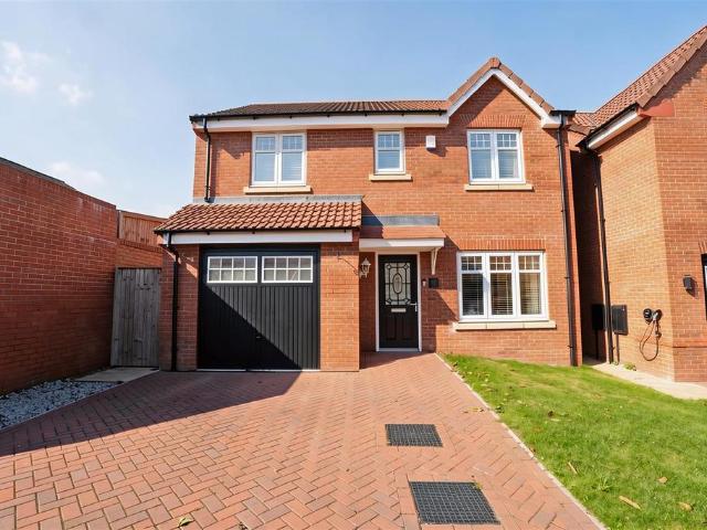 House for sale in Fixby, Kirklees