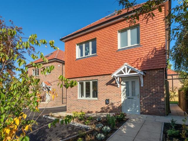 House for sale in Burstow, Hillview