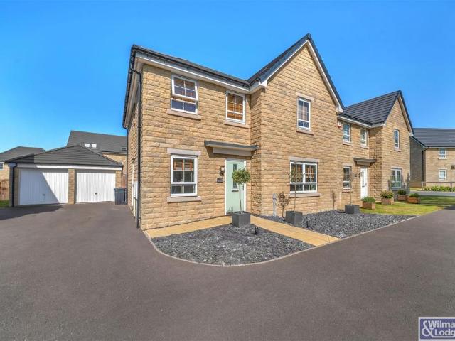 House for sale in Steeton, West Yorkshire