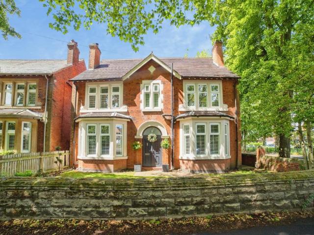 House for sale in Berry Hill, Potters Corner