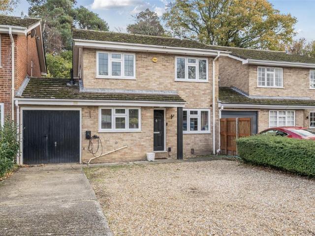 House for sale in Heol-las, Surrey