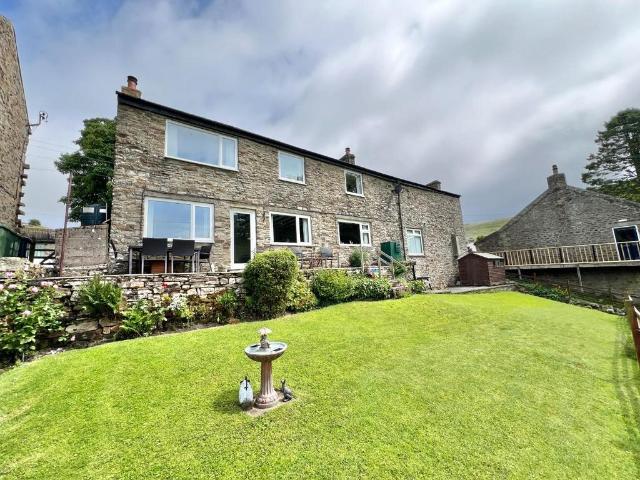House for sale in Cowshill