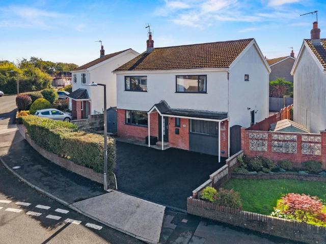 House for sale in Caswell, Newton