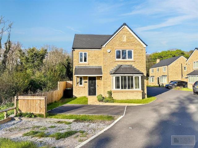 House for sale in Charlesworth, East Midlands