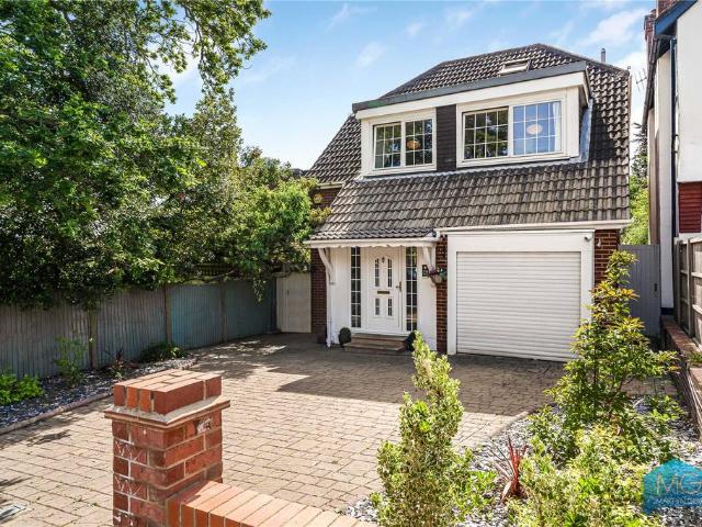 House for sale in Southgate, Greater London