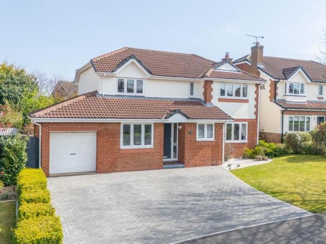 House for sale in Holymoorside and Walton, North East Derbyshire