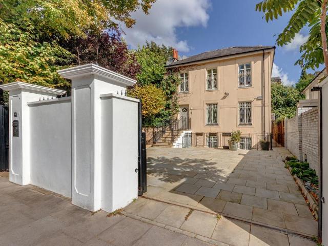 House for sale in St. John's Wood, Greater London