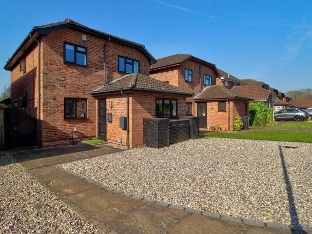 House for sale in Emmbrook, Wokingham