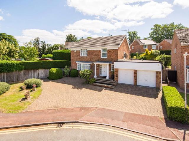 House for sale in Broadwater Down, Sandown Park