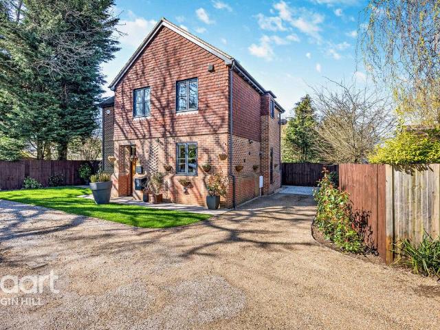 House for sale in The Butts, Kent