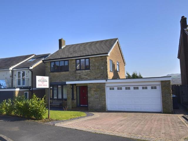 House for sale in Hockerley, Charlesworth