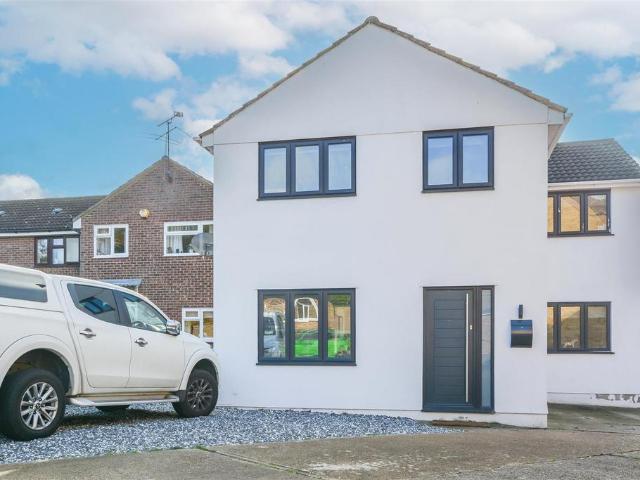 House for sale in Hutton Mount, Navestock Side