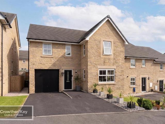 House for sale in Charlesworth, East Midlands