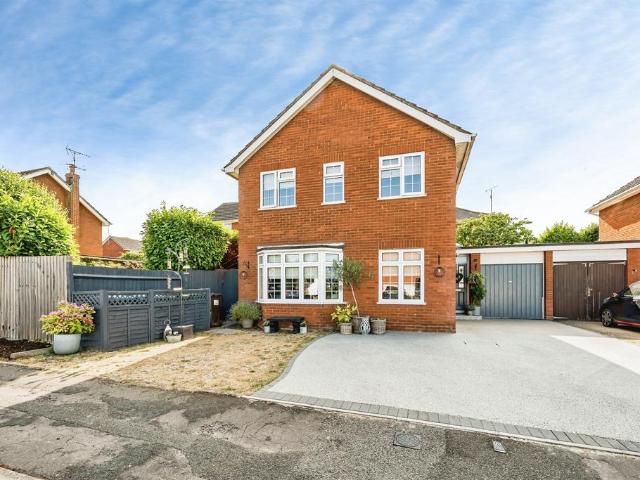 House for sale in Stone with Bishopstone and Hartwell, Stone