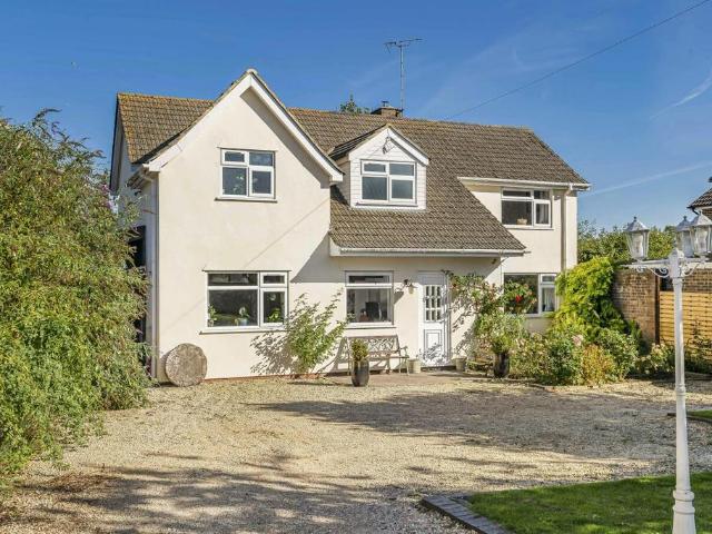House for sale in Marsh Gibbon, Buckinghamshire