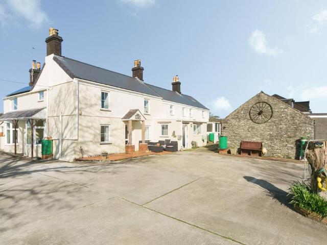 House for sale in Llanfachraeth