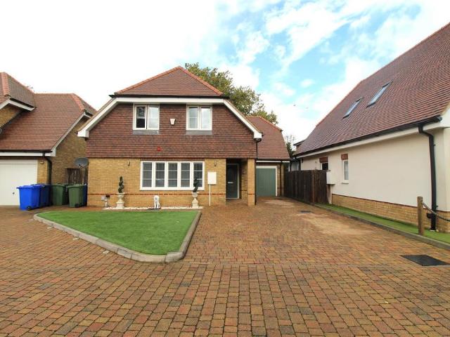 House for sale in Mile Town, Oad Street