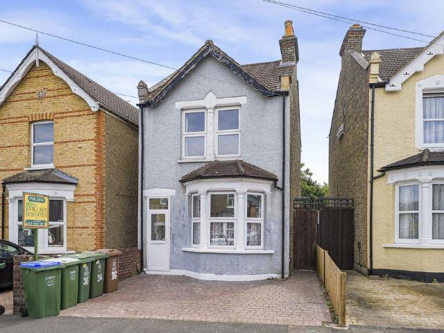 House for sale in Albany Park, Greater London