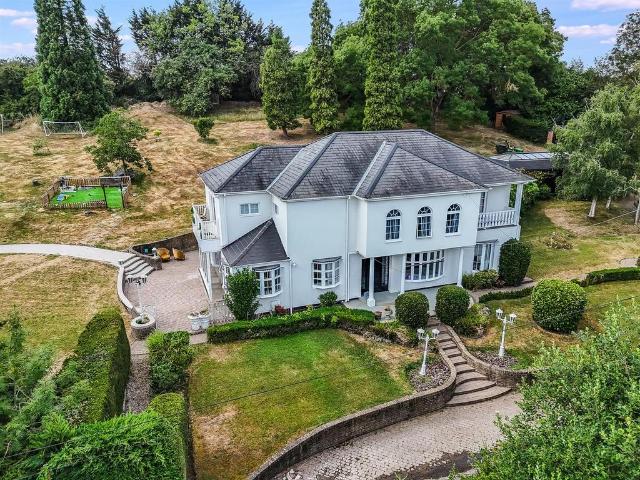 House for sale in Navestock Side, Essex