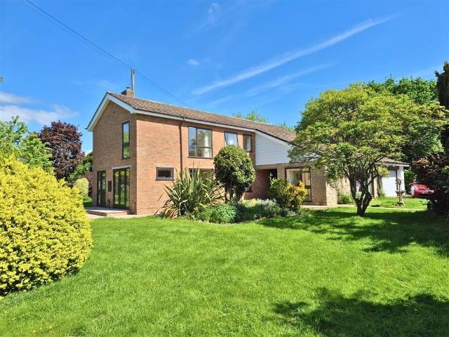 House for sale in Luston