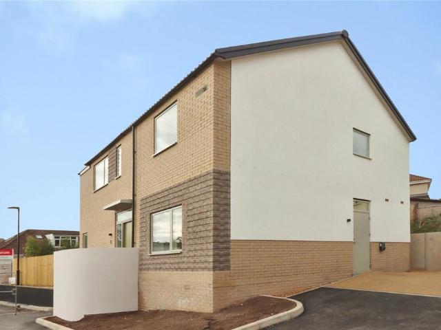 House for sale in Kingswood